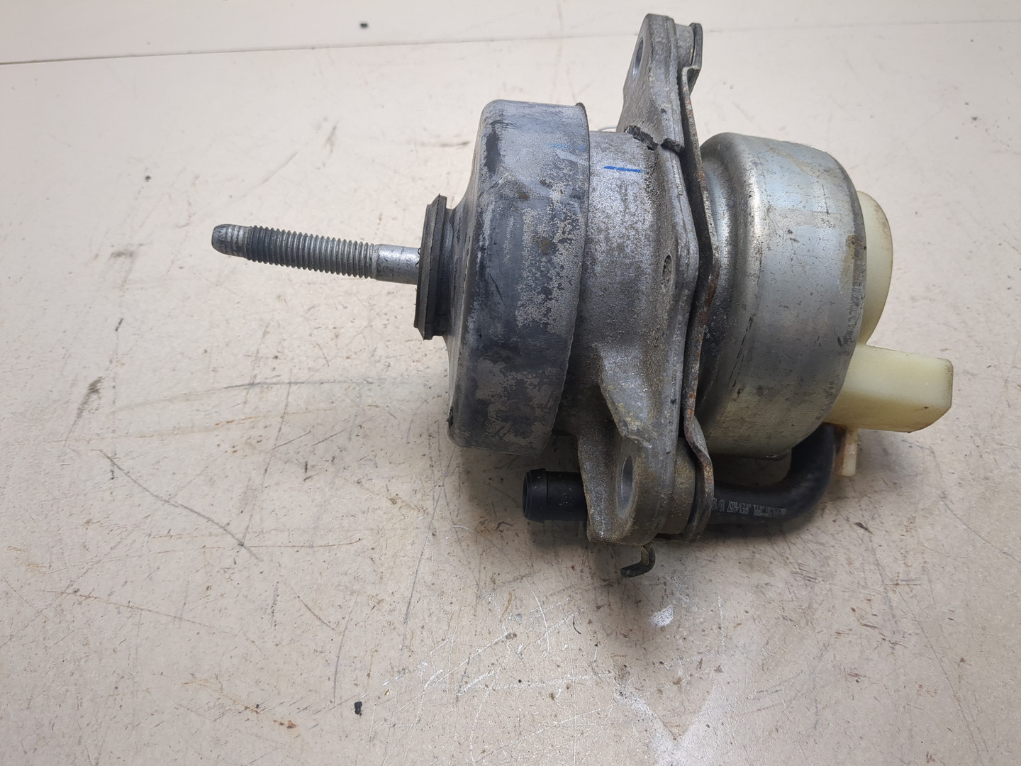 Опора двигателя правая