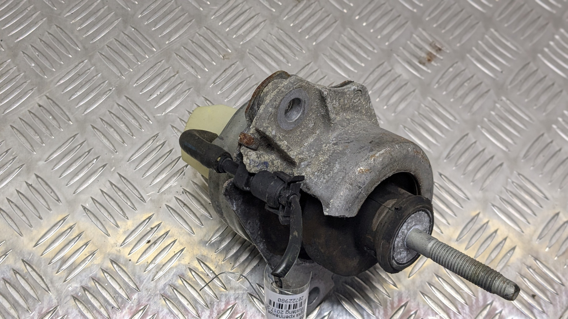 Опора двигателя левая