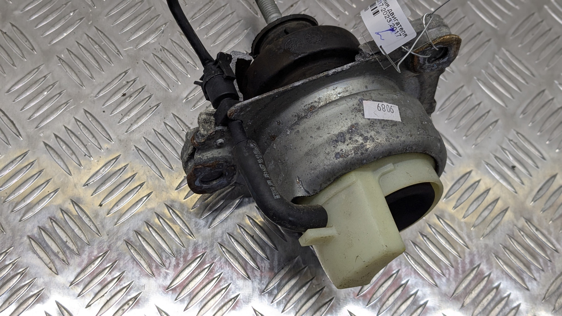 Опора двигателя левая