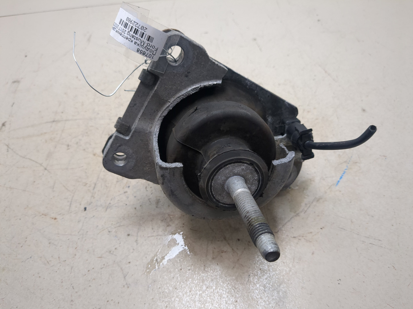 Опора двигателя левая