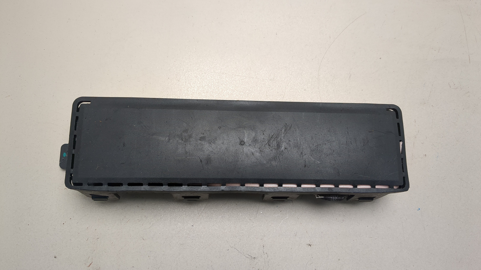 Подушка безопасности нижняя (для колен)