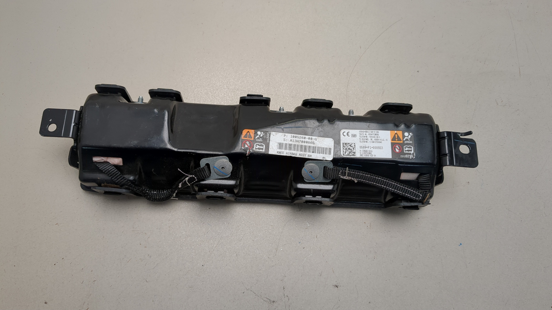 Подушка безопасности нижняя (для колен)