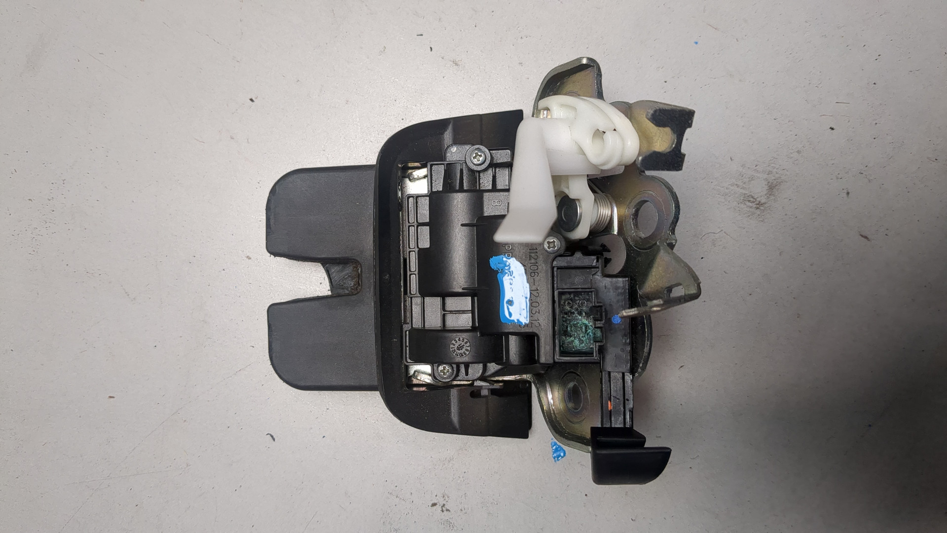 Замок багажника