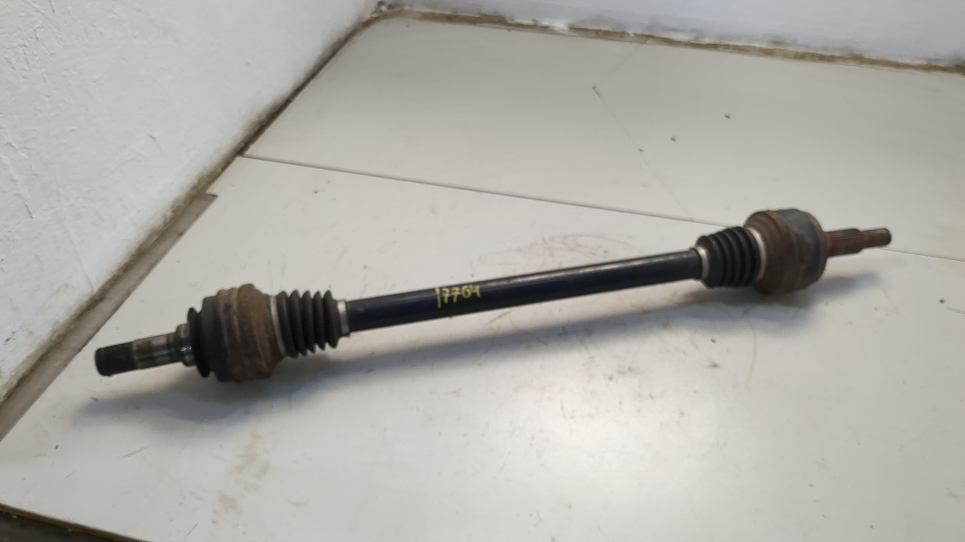 Полуось задняя