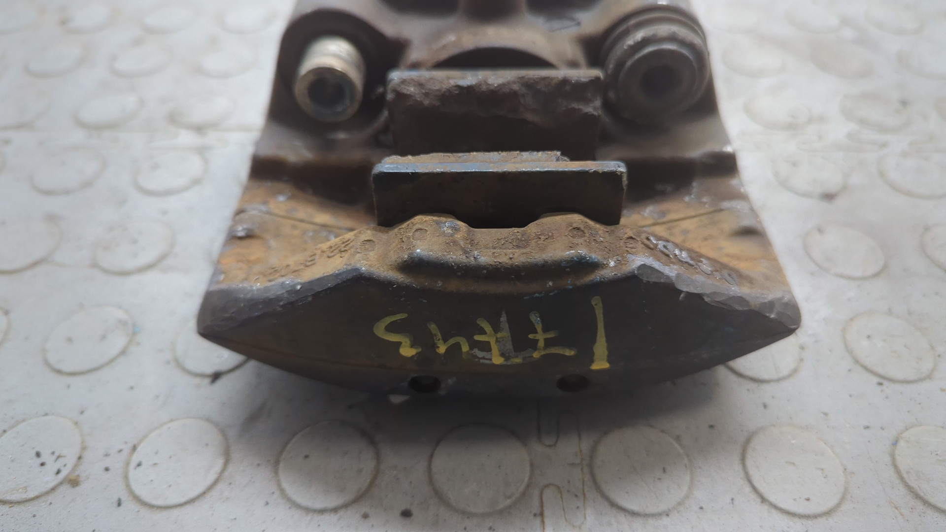 Суппорт задний левый