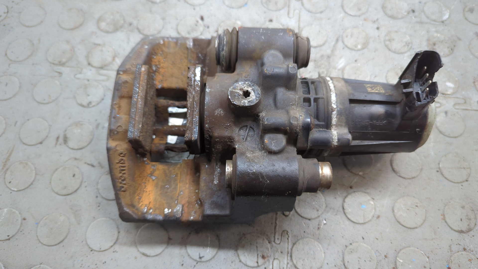 Суппорт задний правый