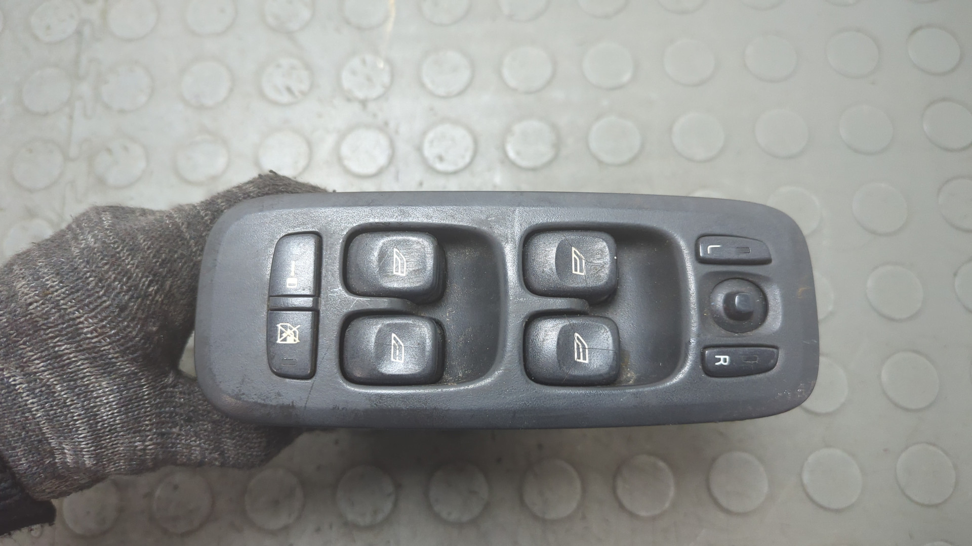 Кнопка стеклоподъемника