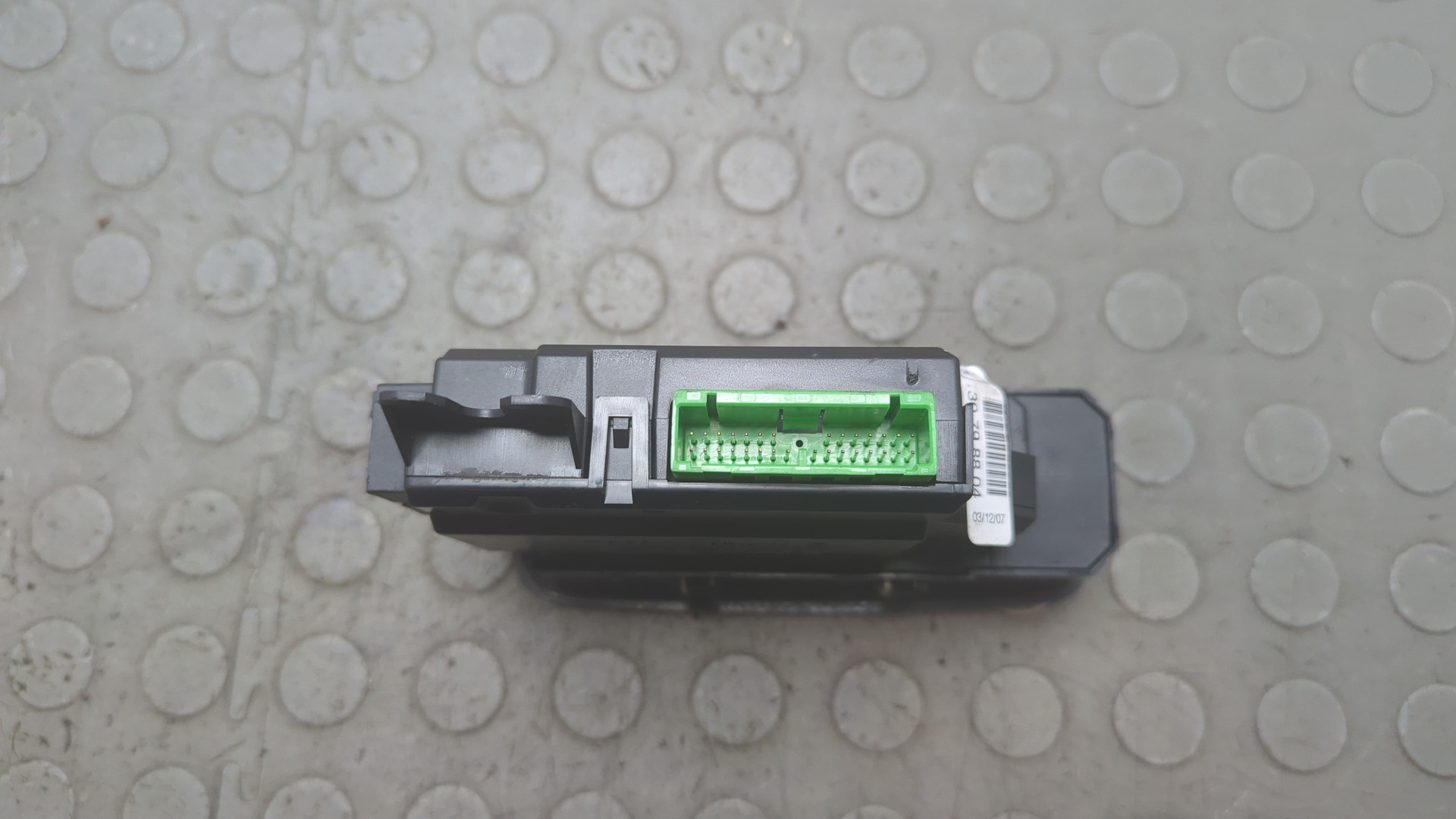 Кнопка стеклоподъемника