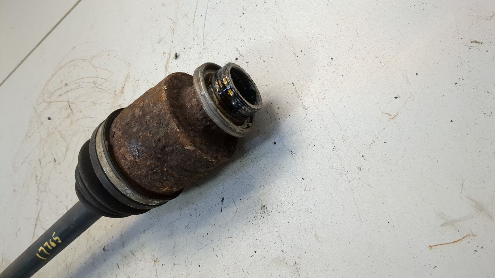 Полуось задняя