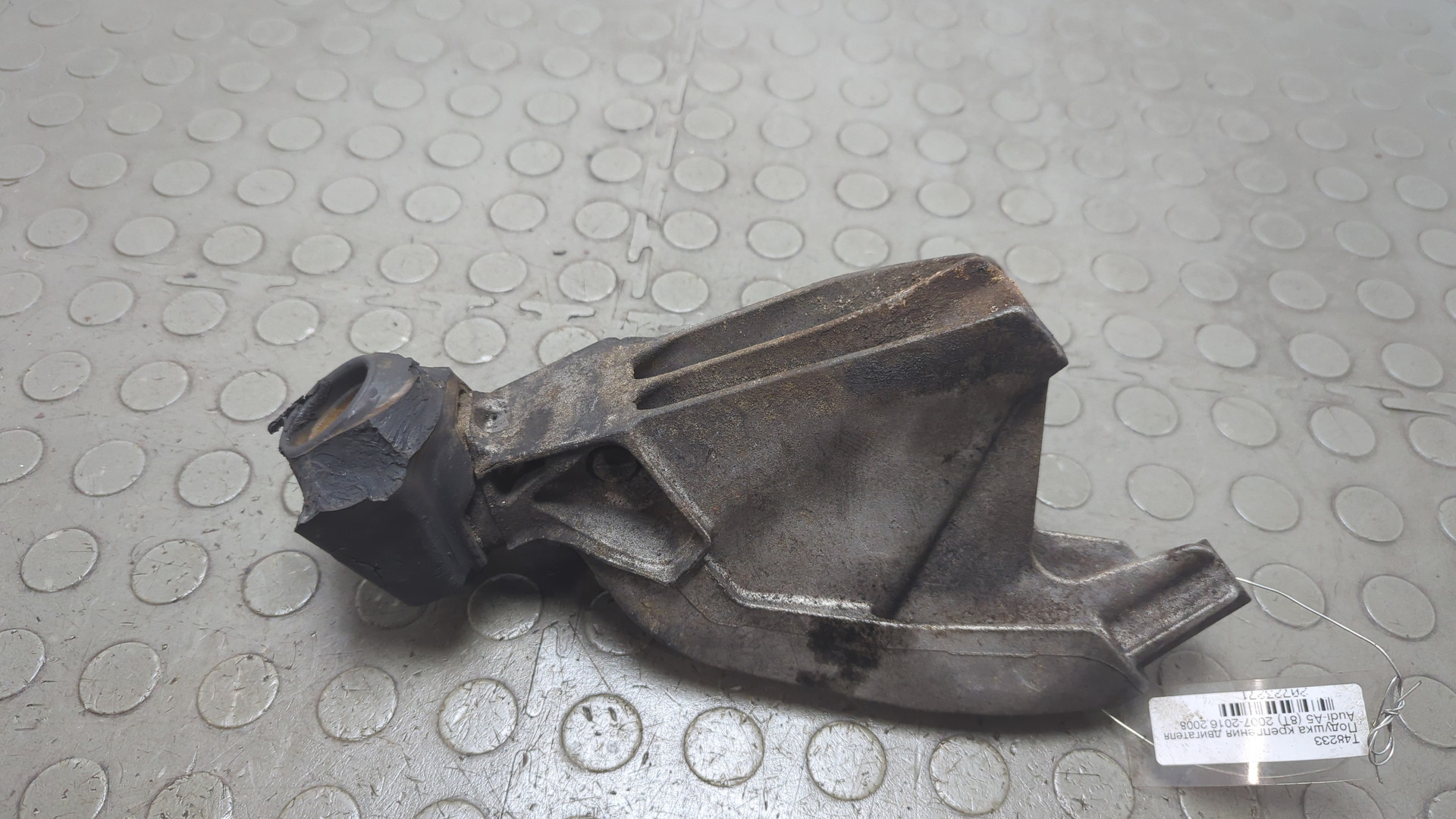 Кронштейн двигателя