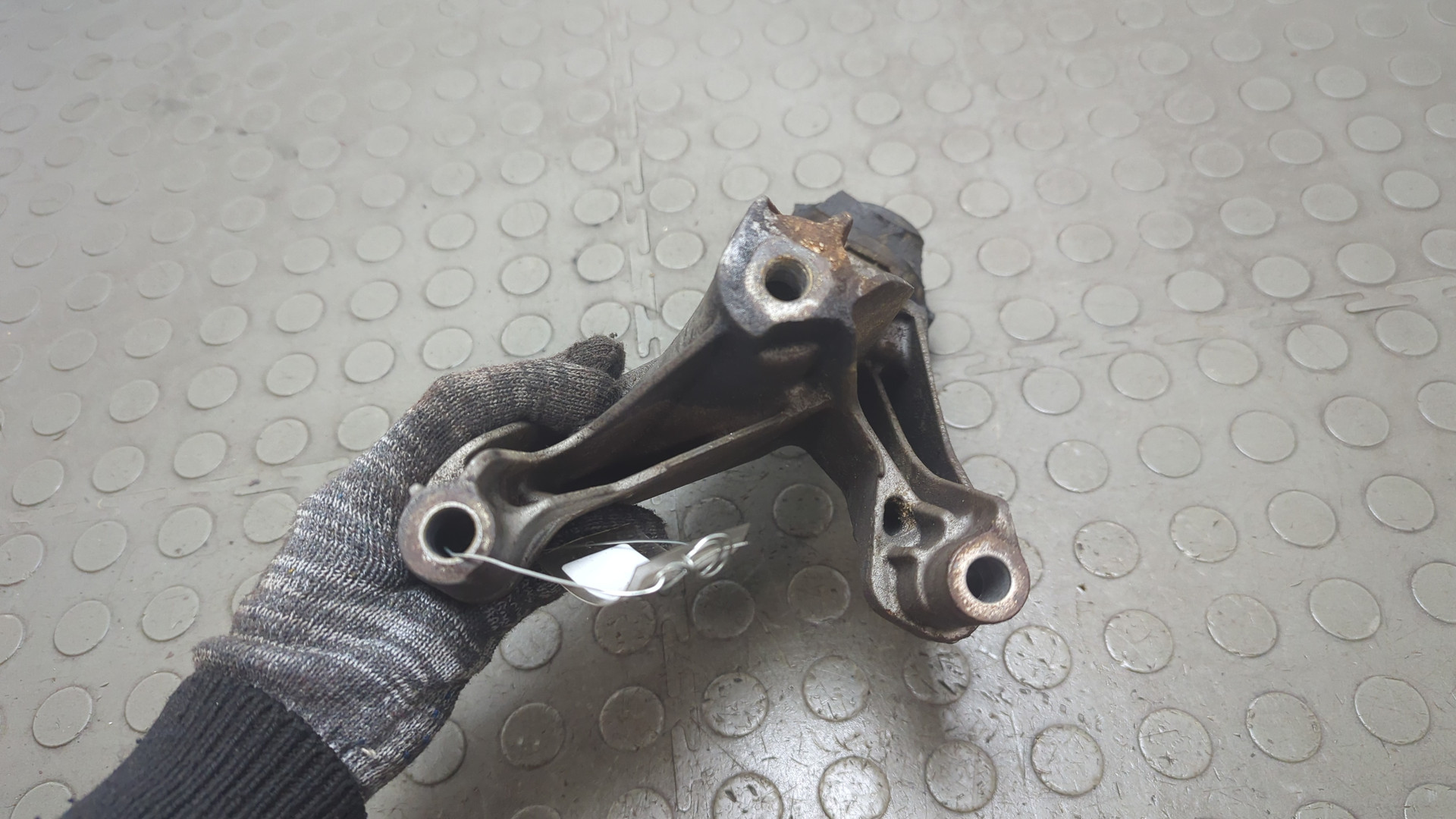 Кронштейн двигателя