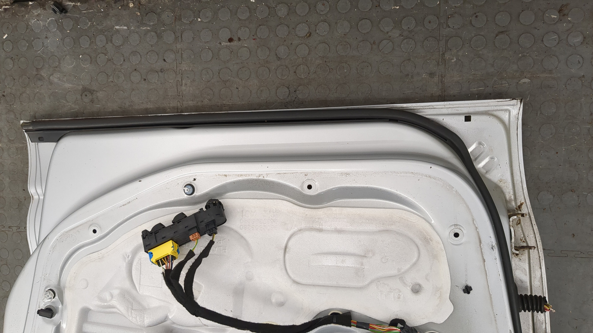 Дверь передняя правая