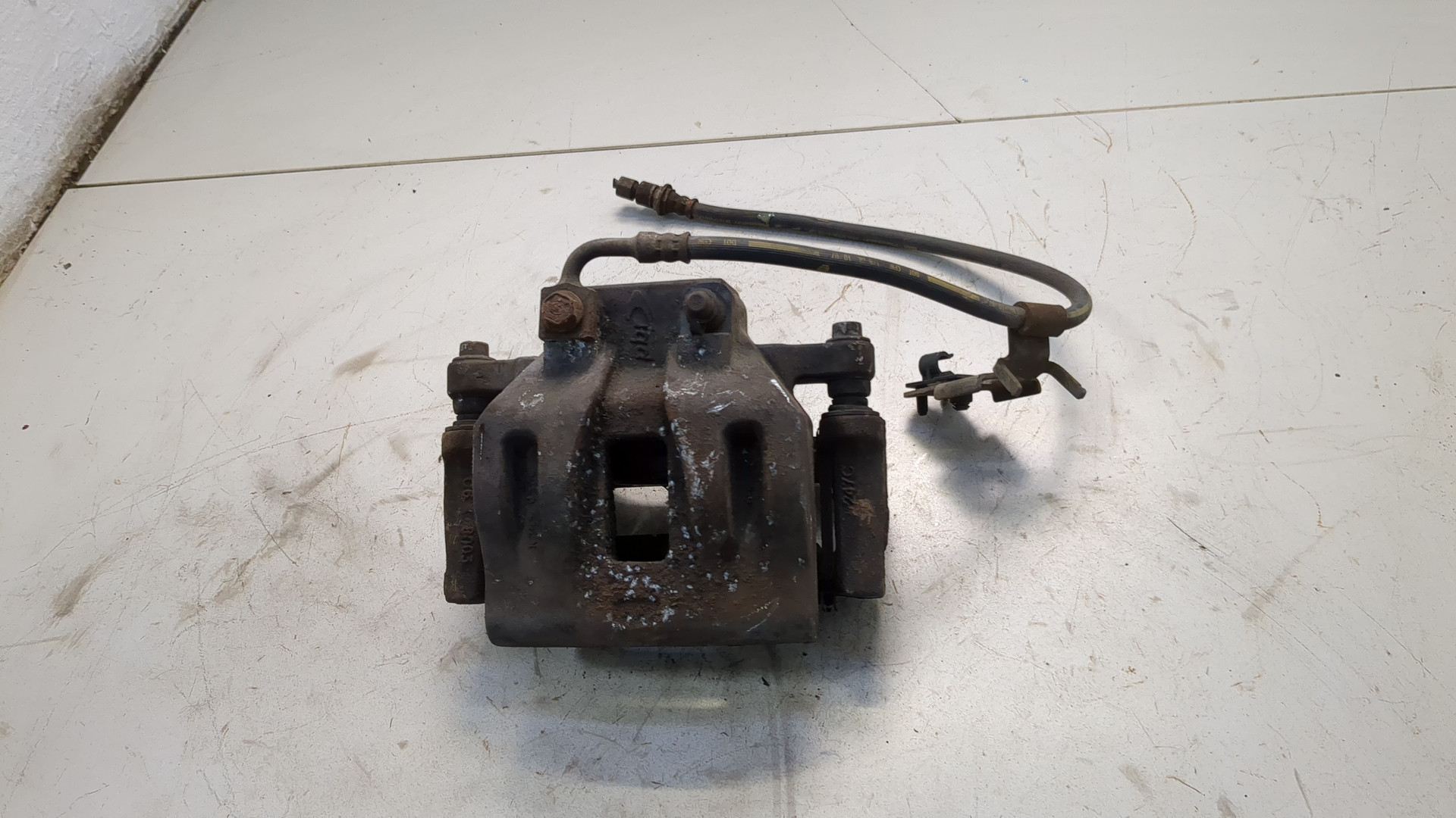 Суппорт передний правый