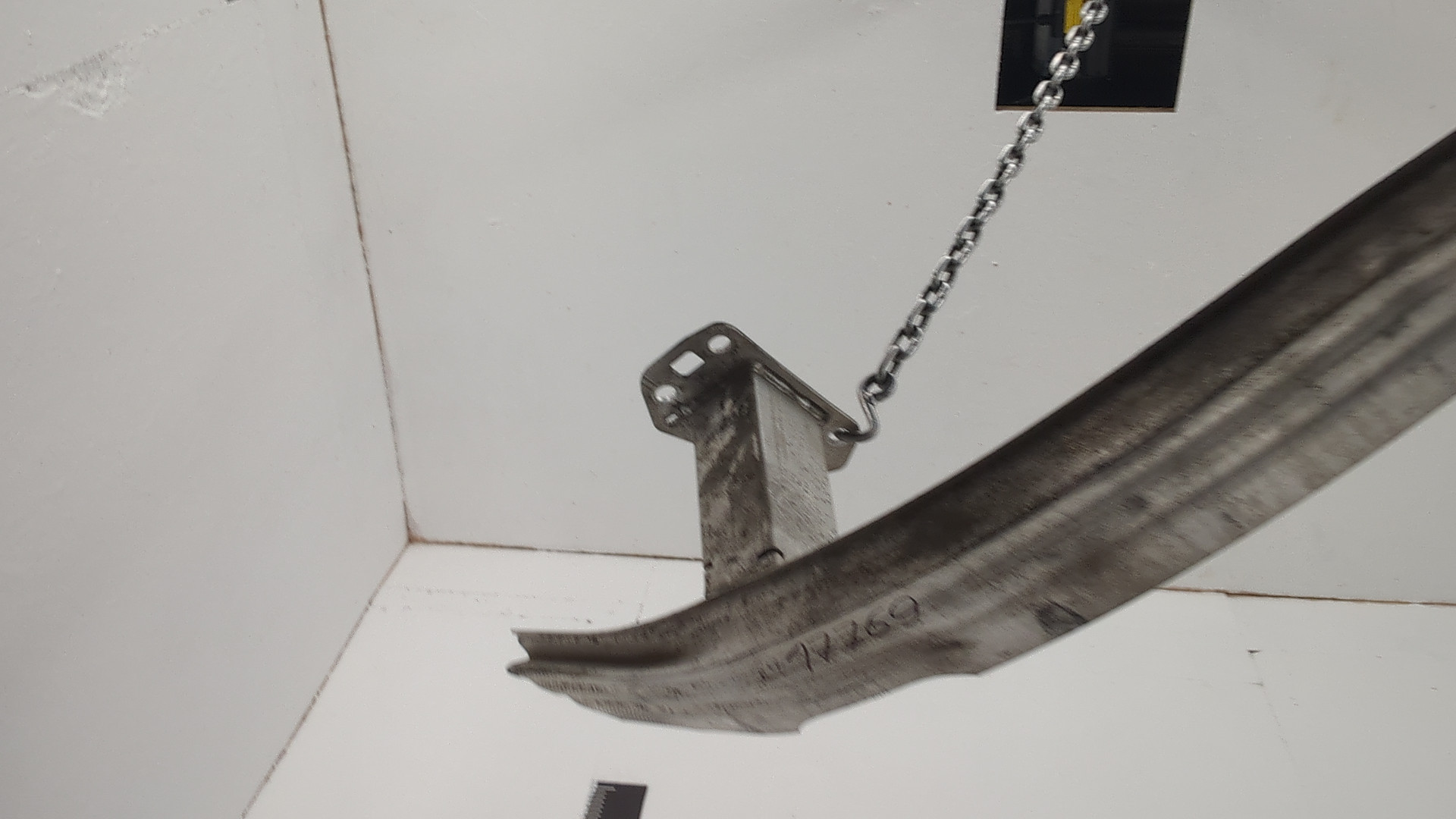 Усилитель переднего бампера