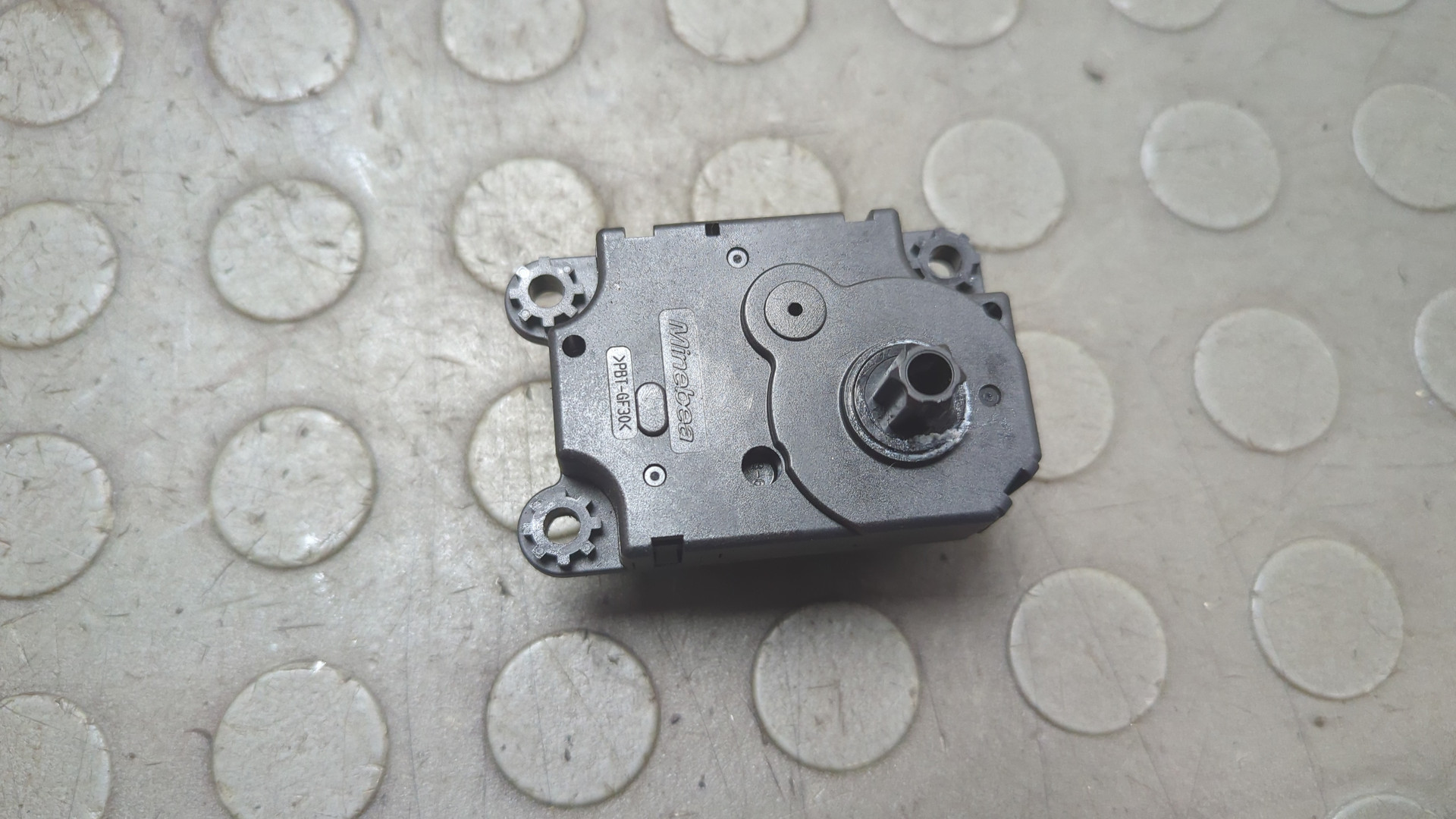 Моторчик заслонки печки