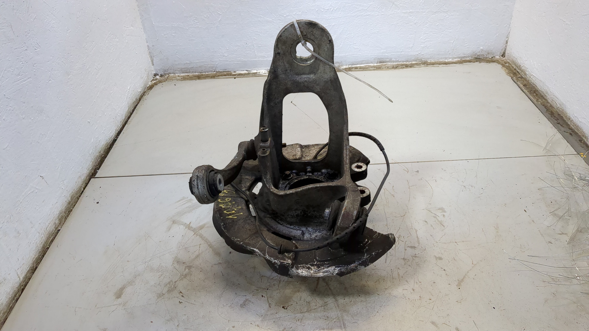 Кулак поворотный задний правый