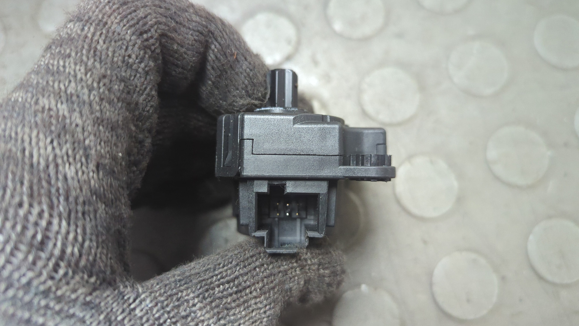 Моторчик заслонки печки