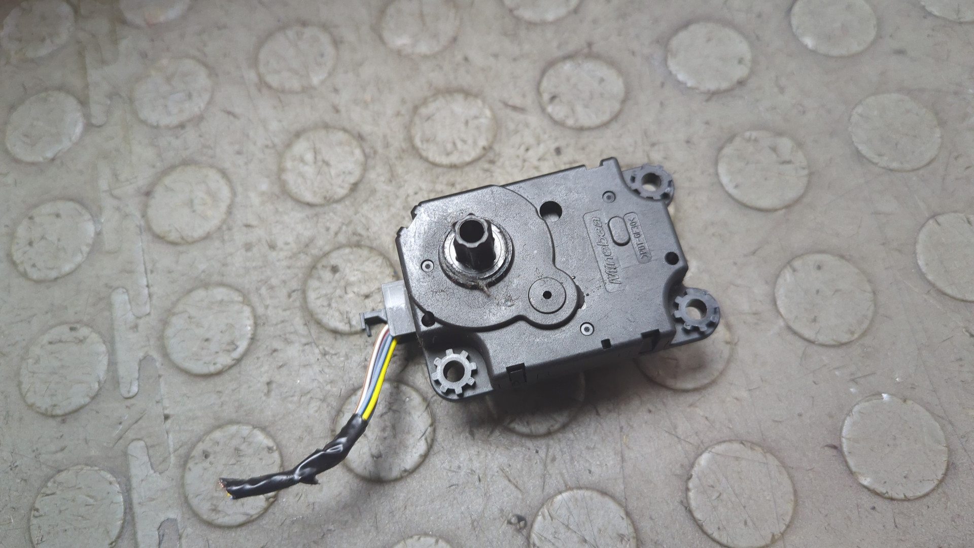 Моторчик заслонки печки