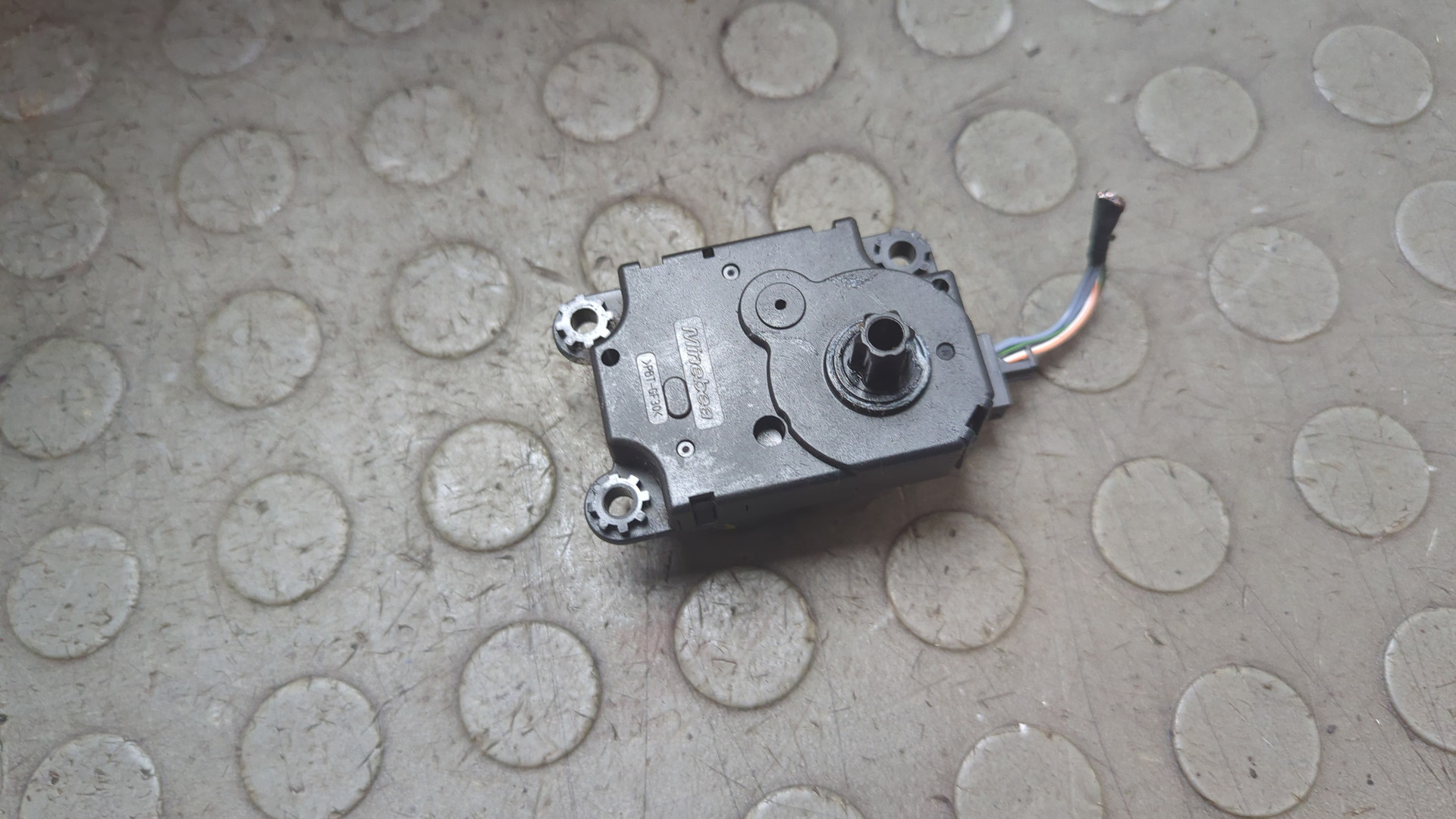 Моторчик заслонки печки