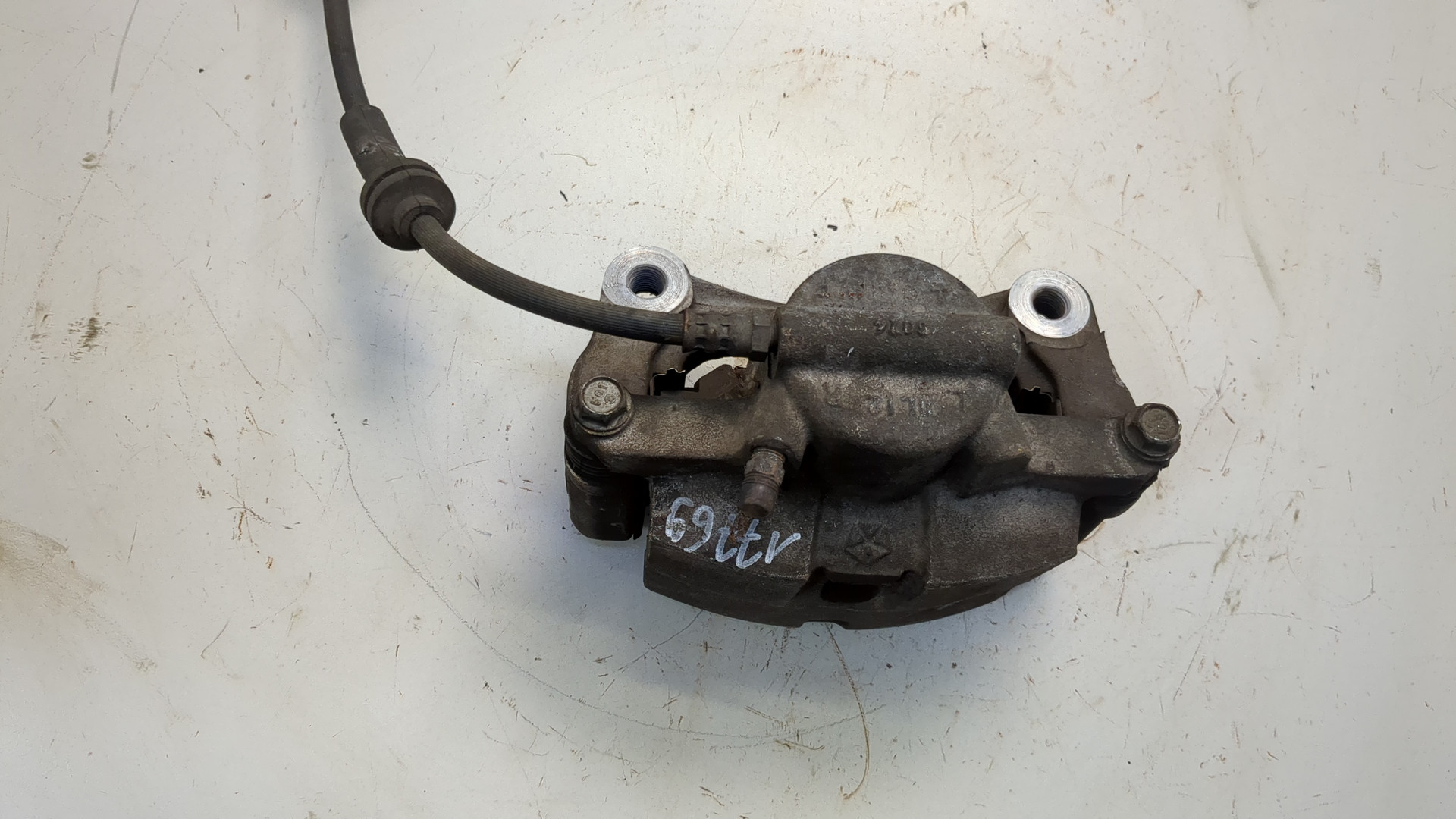 Суппорт передний правый