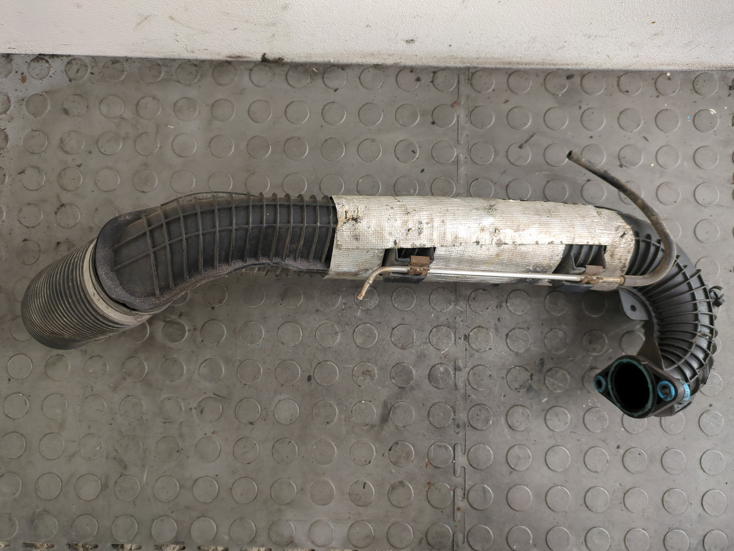 Патрубок воздушного фильтра