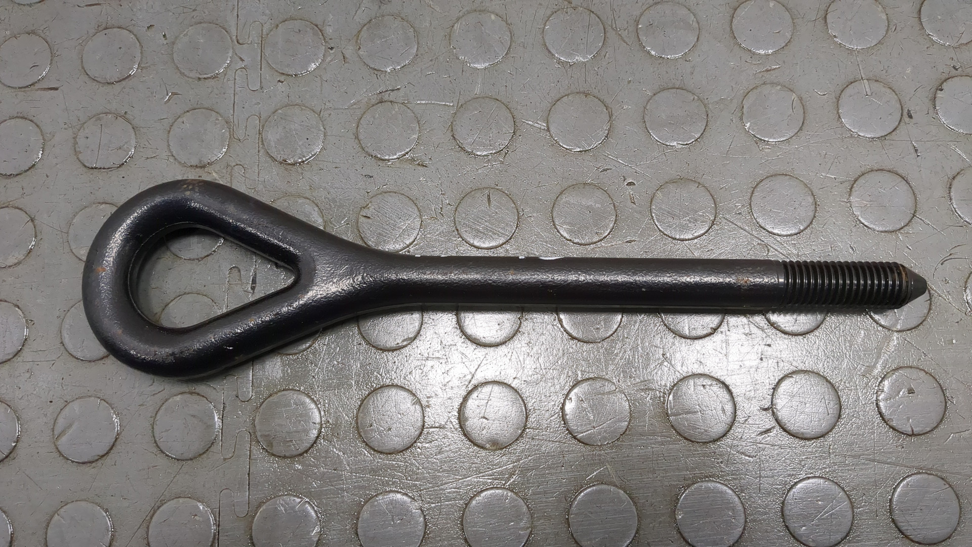 Крюк буксировочный