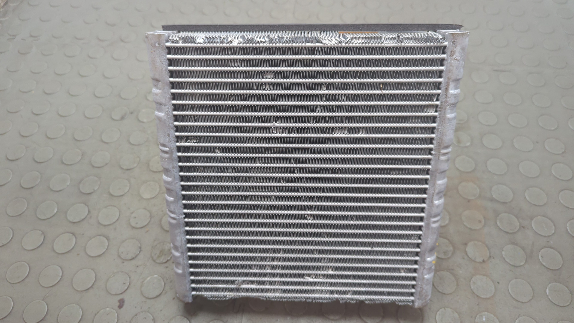 Радиатор кондиционера / конденсер