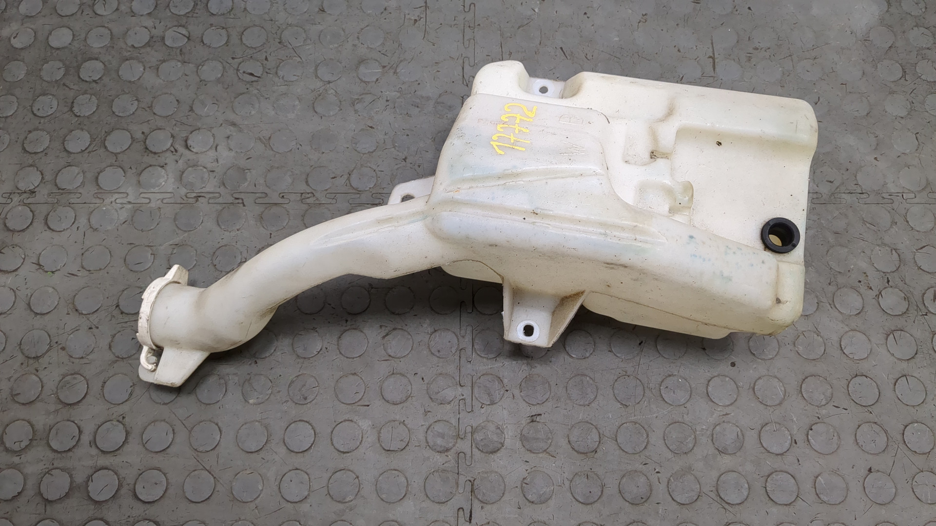 Бачок омывателя лобового стекла