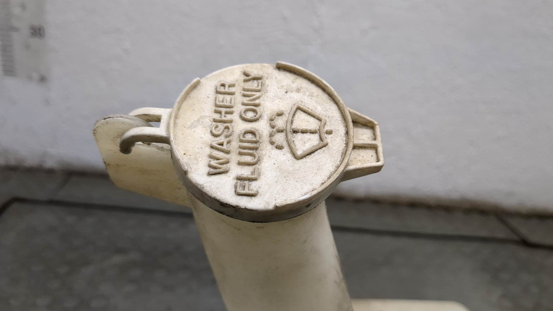 Бачок омывателя лобового стекла