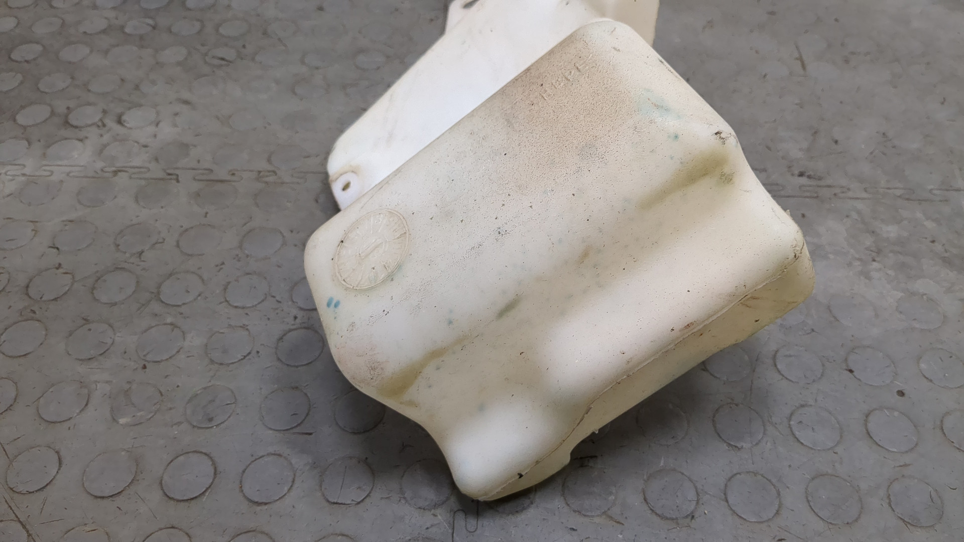 Бачок омывателя лобового стекла