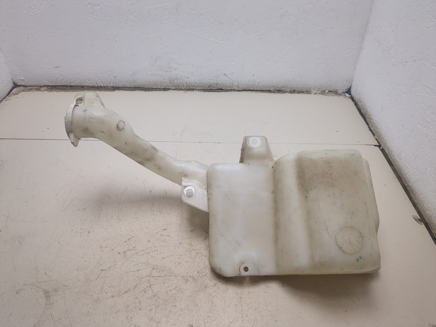 Бачок омывателя лобового стекла