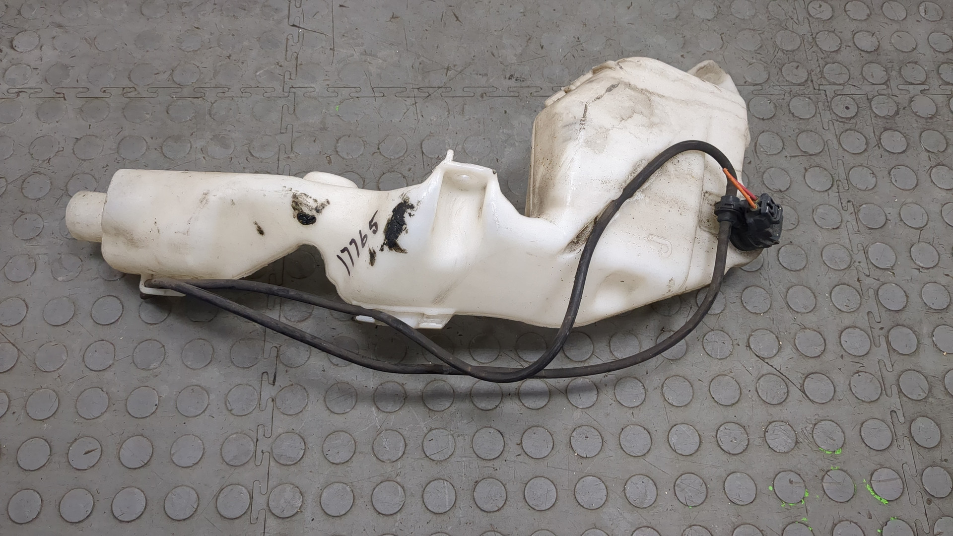 Бачок омывателя лобового стекла