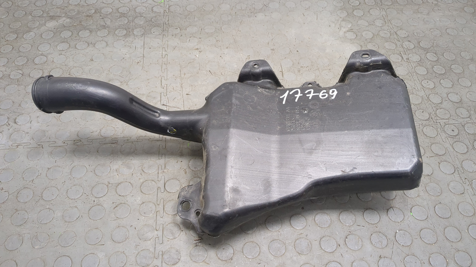 Бачок омывателя лобового стекла