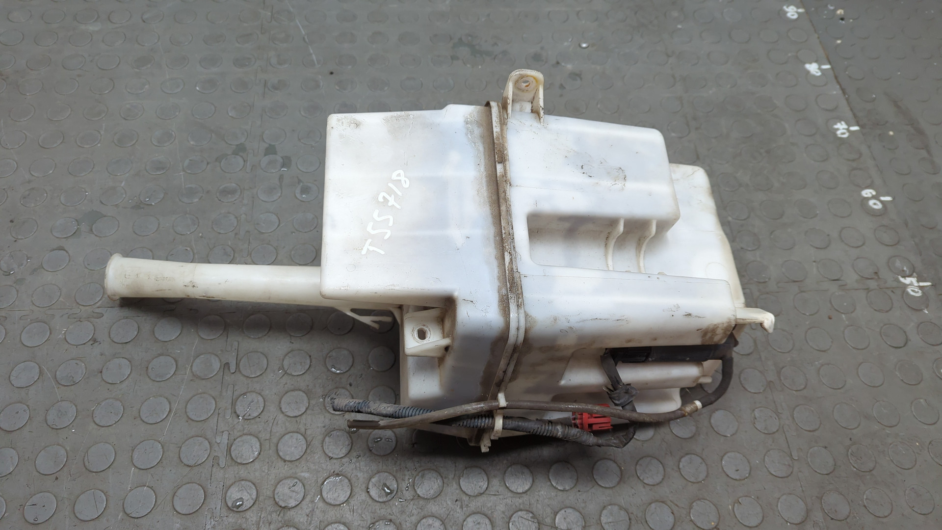 Бачок омывателя лобового стекла