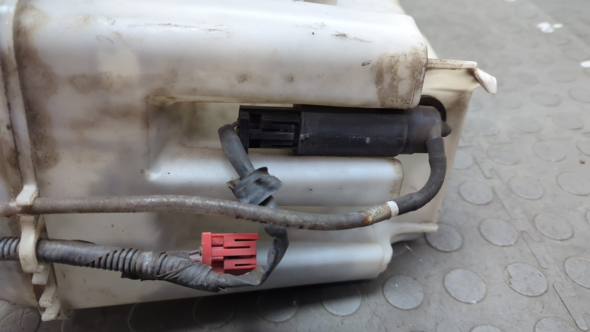 Бачок омывателя лобового стекла