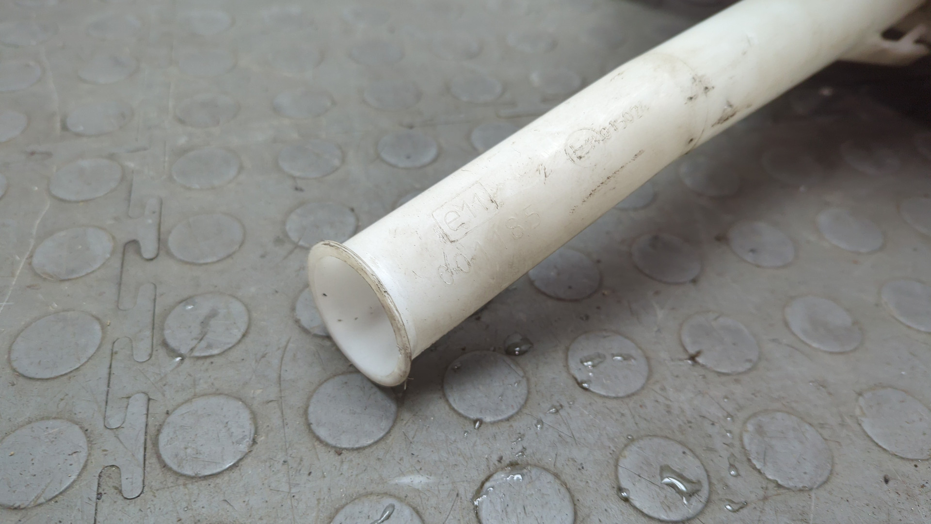 Бачок омывателя лобового стекла