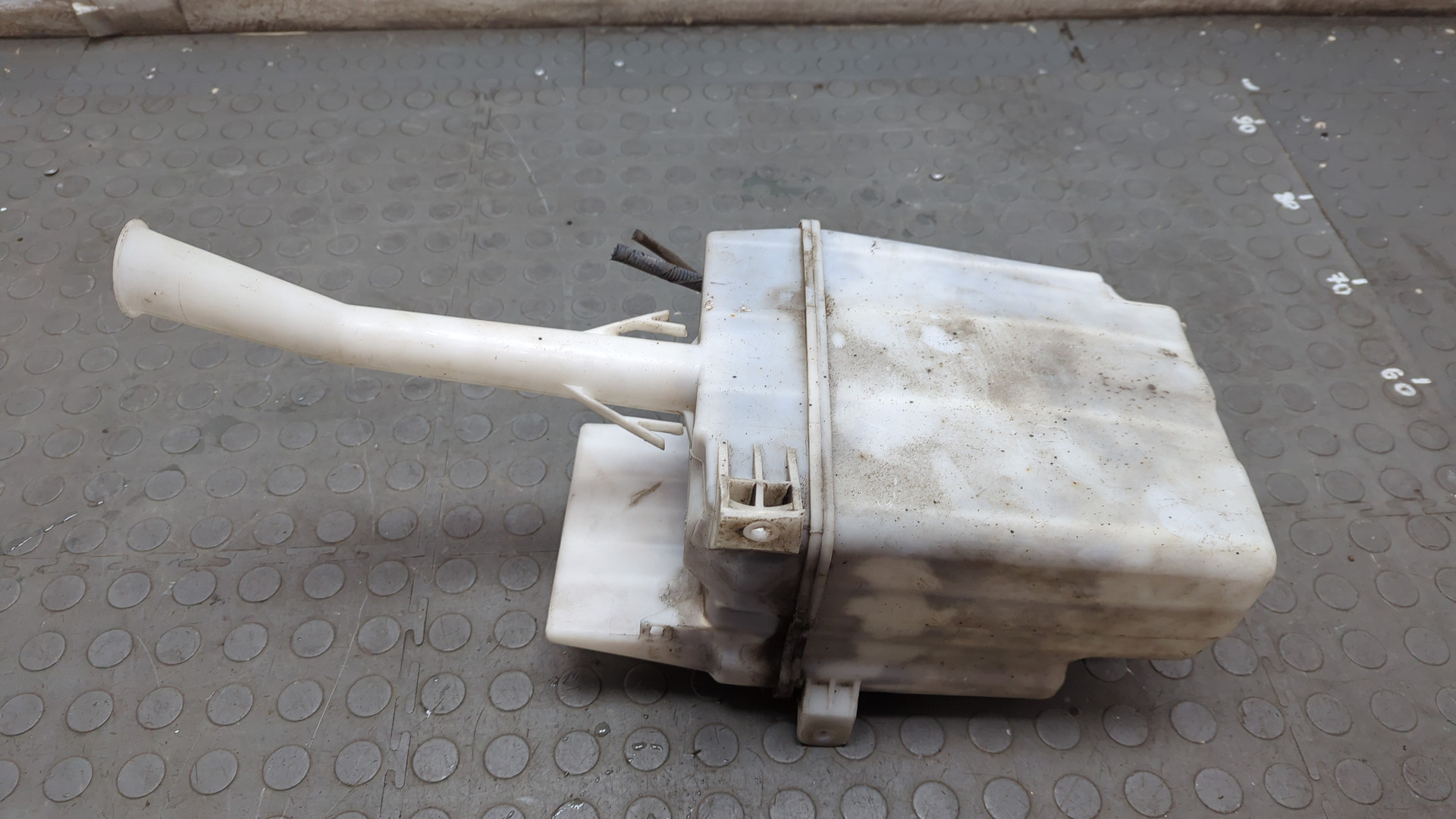 Бачок омывателя лобового стекла