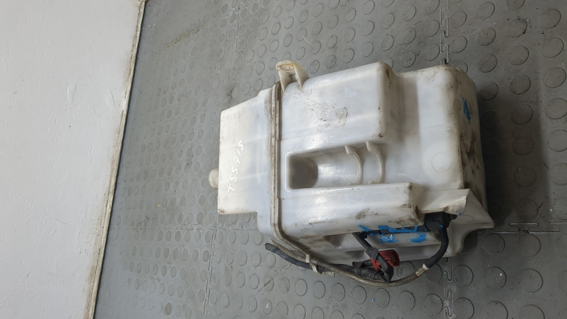 Бачок омывателя лобового стекла