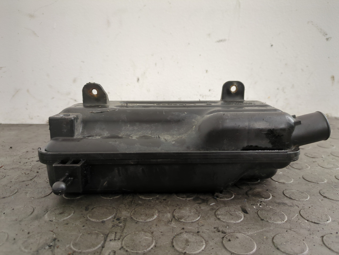 Резонатор воздушного фильтра