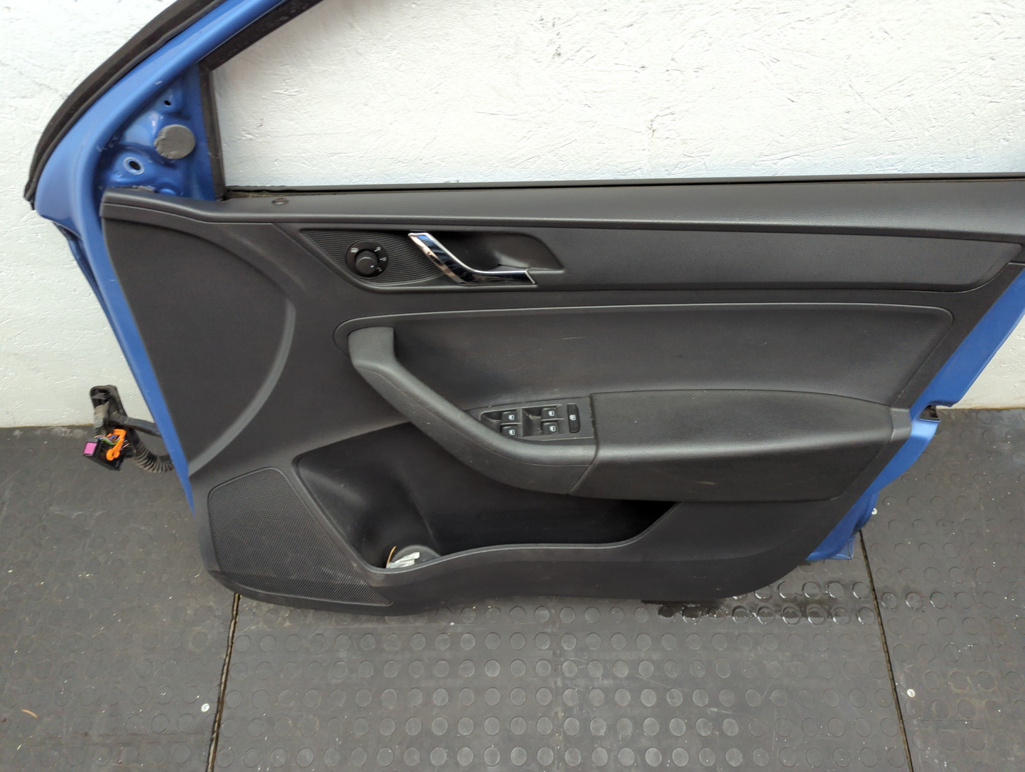 Дверь передняя правая