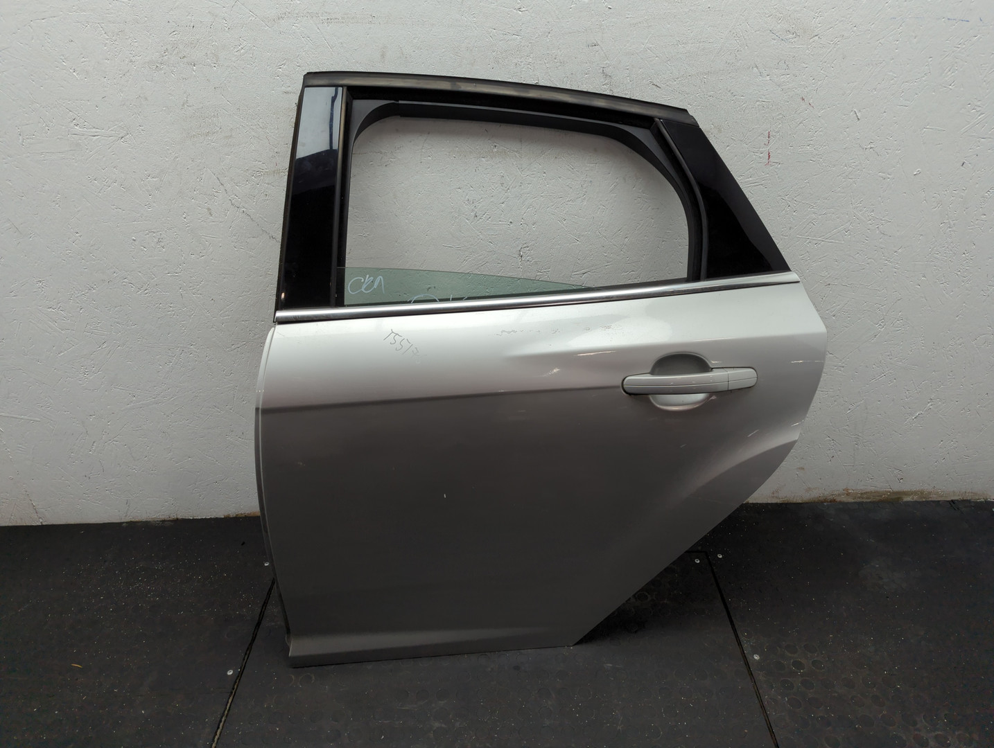 Дверь задняя левая