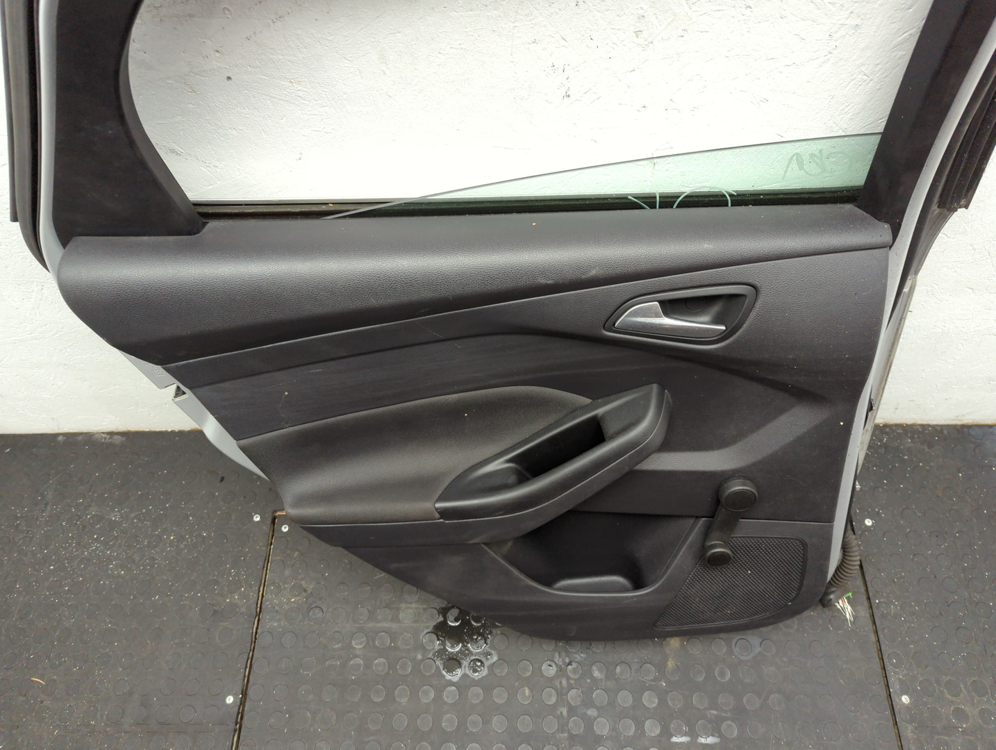 Дверь задняя левая