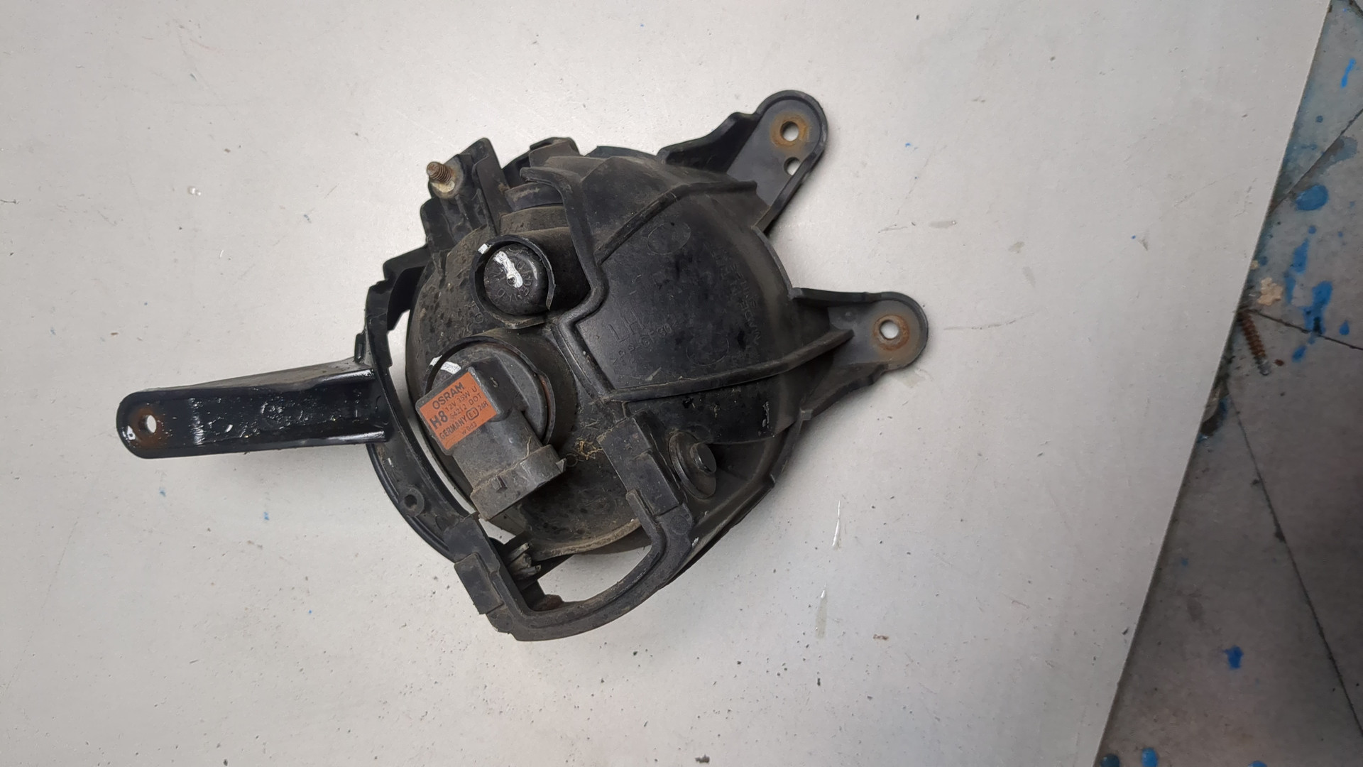 Фара противотуманная левая