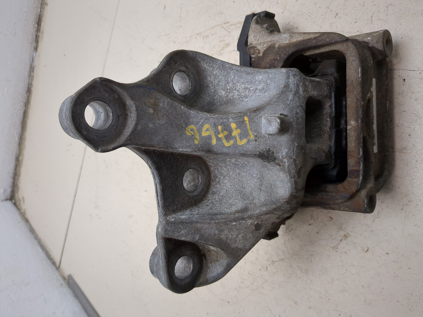 Опора двигателя