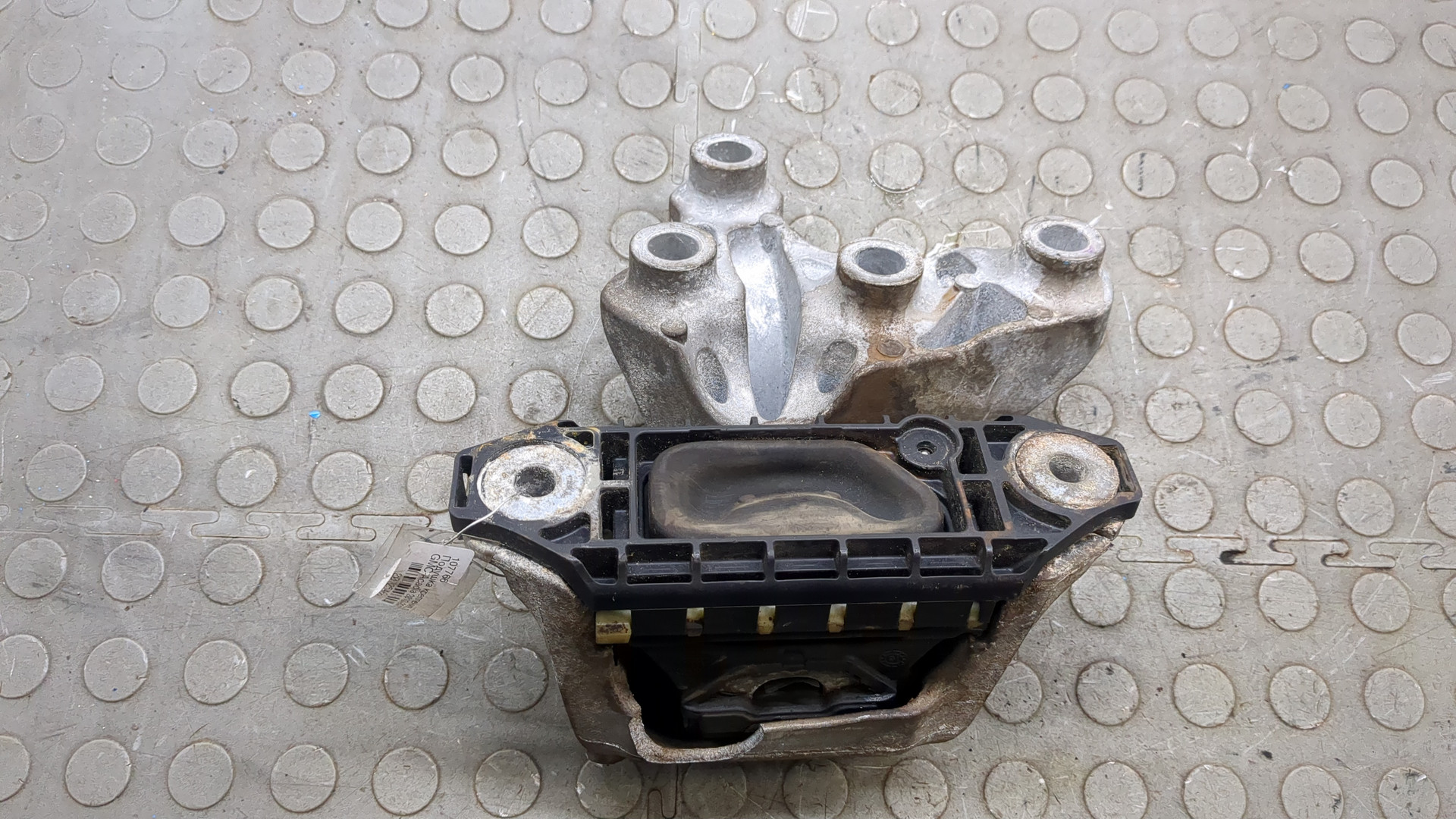 Опора двигателя