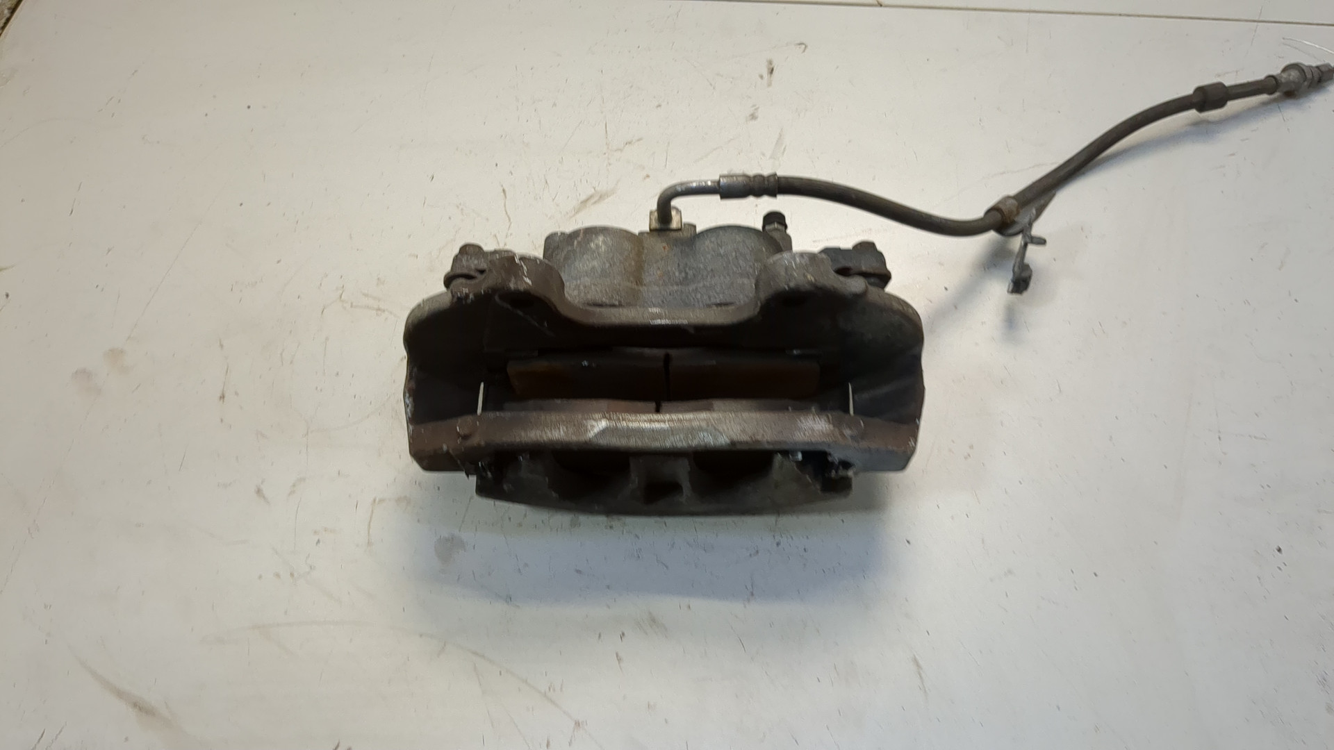 Суппорт передний правый