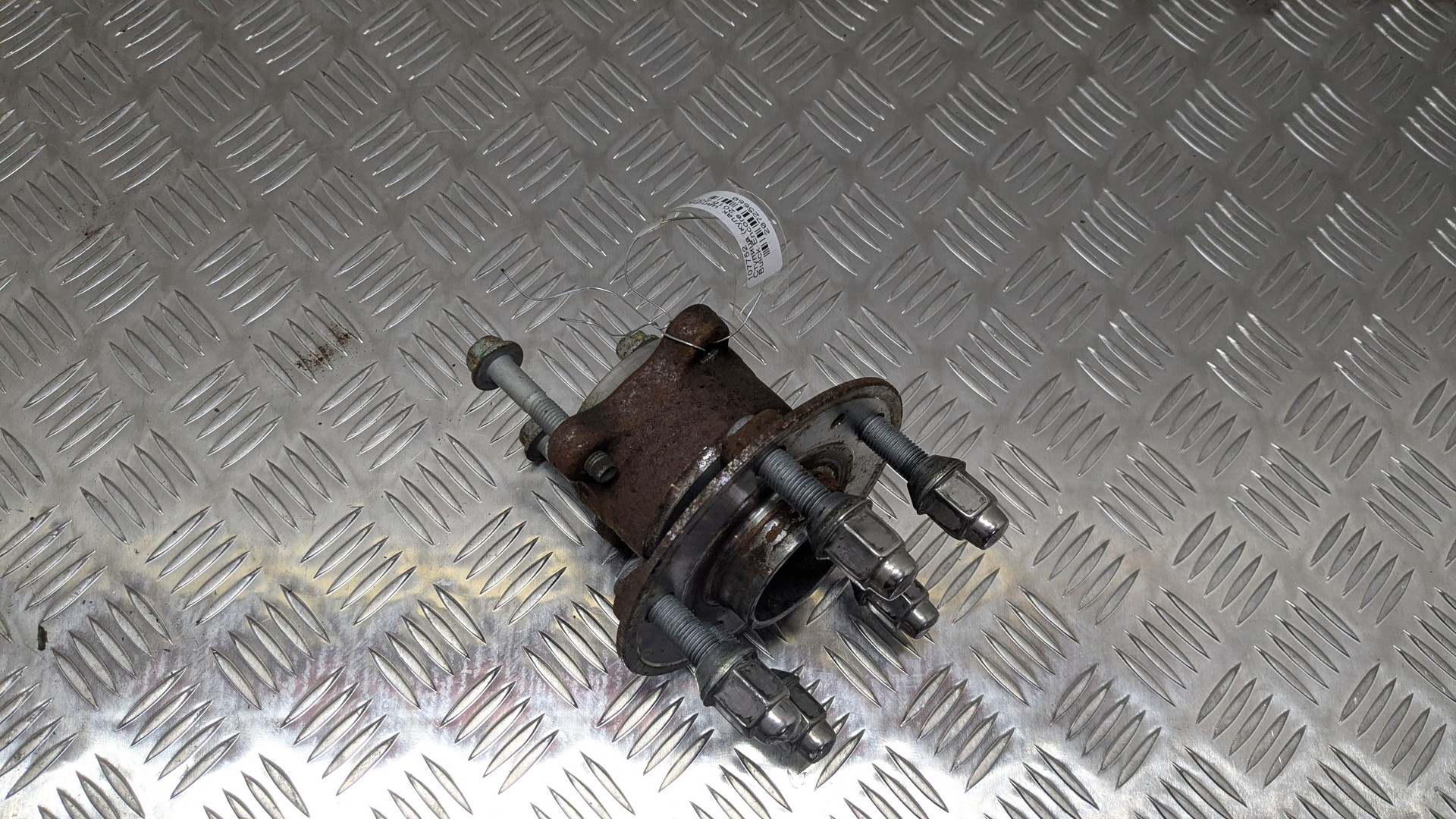 Кулак поворотный задний левый