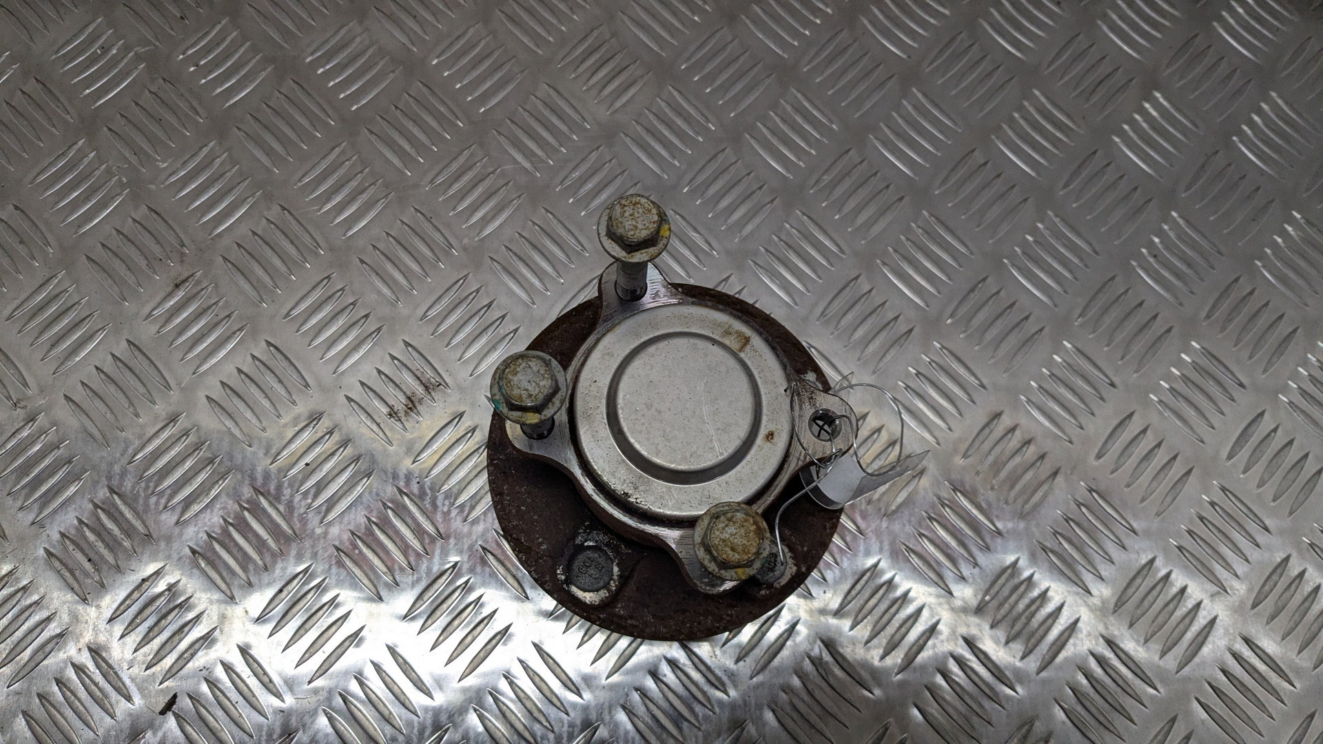 Кулак поворотный задний левый