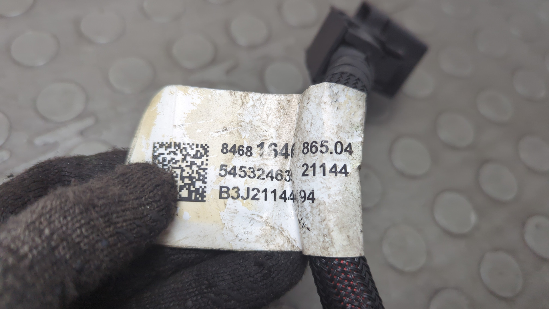 Клемма аккумулятора -