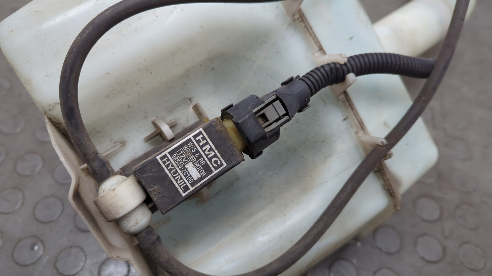 Бачок омывателя лобового стекла